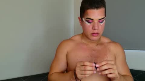 Isabella Hilton online show from February 21, 6:55 pm