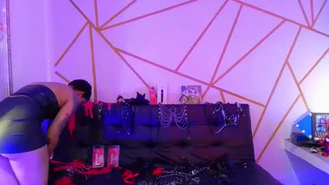 isabela online show from October 19, 3:00 am