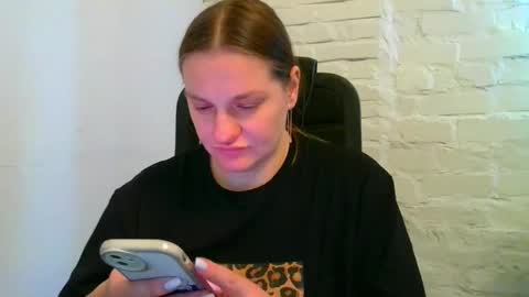 Snapshot of isingle_mom chatting on October 14, 6:27 am isingle_mom online show from October 14, 6:27 am