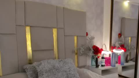 ISIS  online show from February 21, 7:50 pm