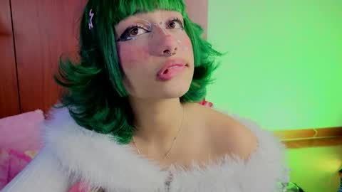 Isisjones18 online show from May 27, 1:01 am