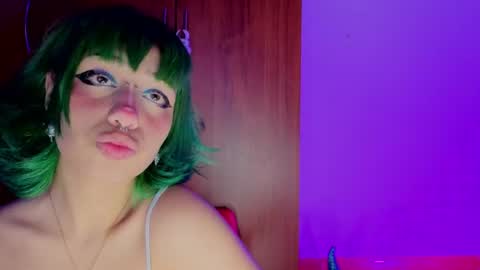 Isisjones18 online show from June 14, 11:23 am