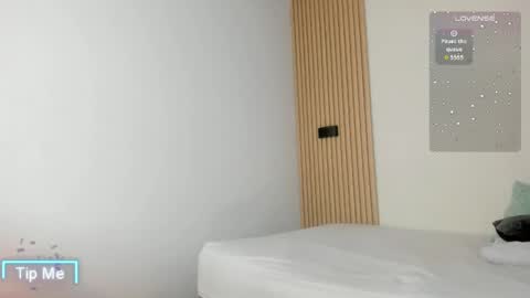 IslaScott online show from April 20, 7:39 pm