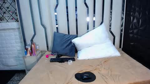 issa_blue online show from June 1, 4:52 pm