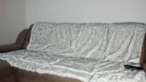 Issabelle online show from December 3, 8:59 am