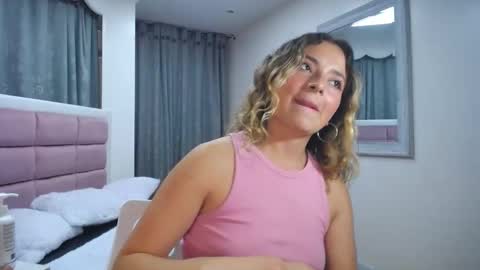 issadorajames online show from December 26, 9:37 pm