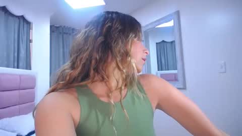 issadorajames online show from January 29, 7:22 pm