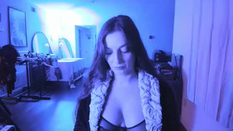 Bella Bloom online show from October 30, 4:46 am