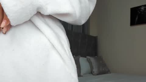 Snapshot of its_canella chatting on September 24, 5:36 am canella online show from September 24, 5:36 am