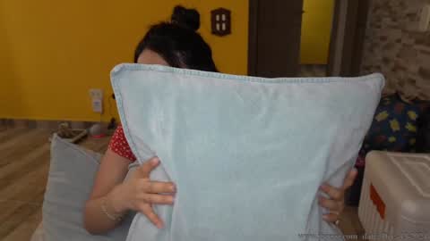 Jessi online show from December 13, 8:47 pm