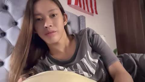 Snapshot of its_me_cora chatting on September 25, 4:41 am Cora online show from September 25, 4:41 am