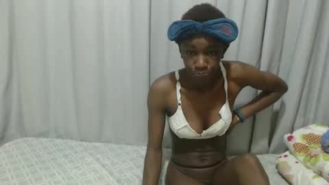 Laynne online show from November 9, 7:45 am