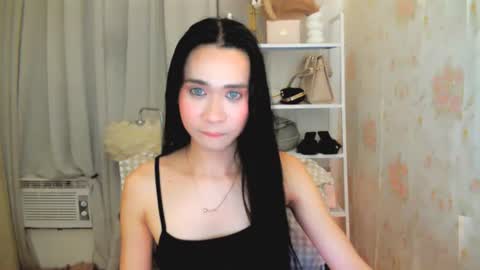 itsme_kat online show from July 24, 3:42 pm