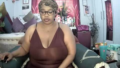 itumeleng74 online show from March 6, 9:25 am