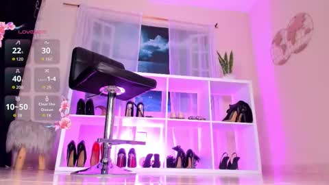 Snapshot of itzel__ chatting on October 20, 12:54 pm Call me Itzel   online show from October 20, 12:54 pm