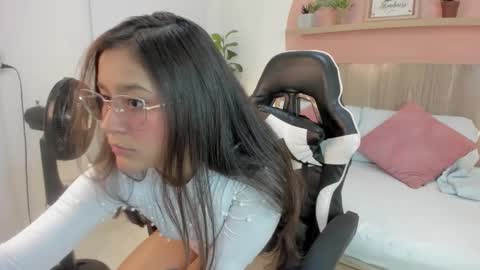 I V E T T E online show from February 1, 2:08 am