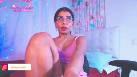  Ivon  Miss Jones  online show from November 13, 4:59 am