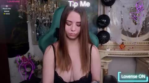 ivorywood_ online show from October 7, 9:16 am