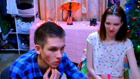 Snapshot of ivy__lester chatting on December 6, 10:02 pm Ivy and Lester online show from December 6, 10:02 pm