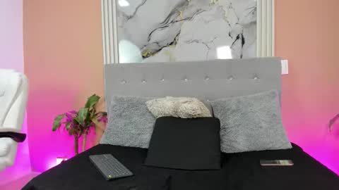 Ivy Heat online show from March 22, 2:37 am