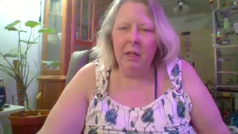 ivyjane3522 online show from April 19, 12:55 am