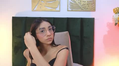 IvyJhonss online show from September 25, 12:12 pm