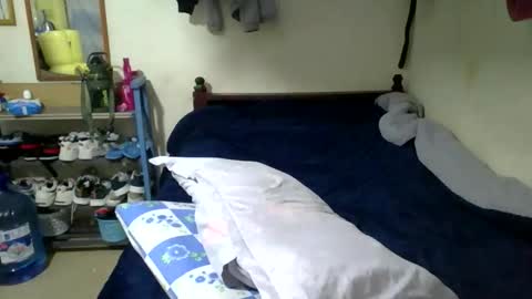 ivyk_ online show from February 24, 1:08 am