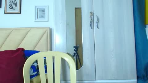 izaack online show from December 13, 9:32 pm