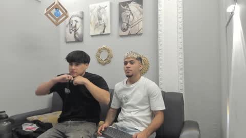Snapshot of izaak_taylor7 chatting on February 1, 12:26 pm izaack online show from February 1, 12:26 pm