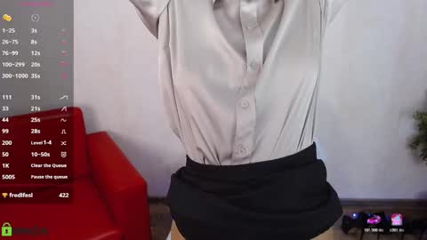 Queen of nylon  Victoria online show from December 21, 5:14 am