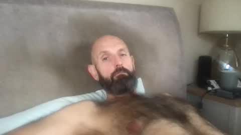 izzysboytoy1 online show from November 15, 9:33 am