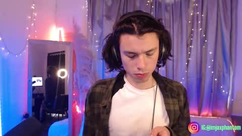 Snapshot of j_a_x_x_x_o_n chatting on September 26, 3:09 pm Hey im Jaxxxon check my info     online show from September 26, 3:09 pm