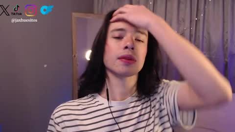 Hey im Jaxxxon check my info     online show from April 10, 1:38 pm