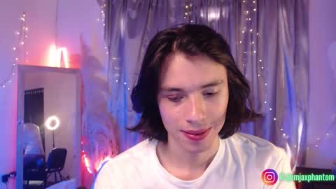 Snapshot of j_a_x_x_x_o_n chatting on October 6, 8:48 pm Hey im Jaxxxon check my info     online show from October 6, 8:48 pm