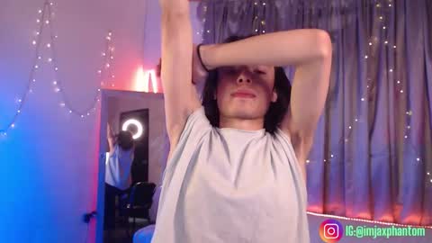 Snapshot of j_a_x_x_x_o_n chatting on October 25, 2:17 pm Hey im Jaxxxon check my info     online show from October 25, 2:17 pm