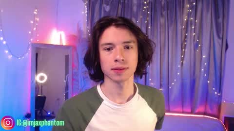 Snapshot of j_a_x_x_x_o_n chatting on September 23, 5:56 am Hey im Jaxxxon check my info     online show from September 23, 5:56 am