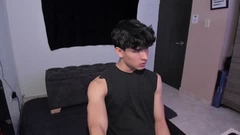 Snapshot of j_u_p_i_t_e_r chatting on December 4, 3:48 pm Noah online show from December 4, 3:48 pm