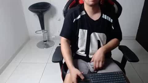 Snapshot of jack_boy_cum chatting on October 31, 10:32 pm Jack online show from October 31, 10:32 pm