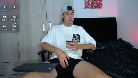 INDEPENDENT MODEL online show from February 5, 11:12 am