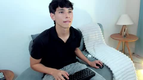 jacob_colliins online show from June 1, 3:52 am