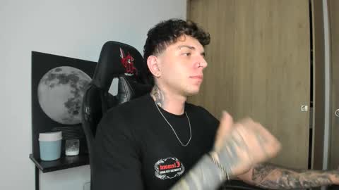 jacobb116 online show from November 27, 1:35 am