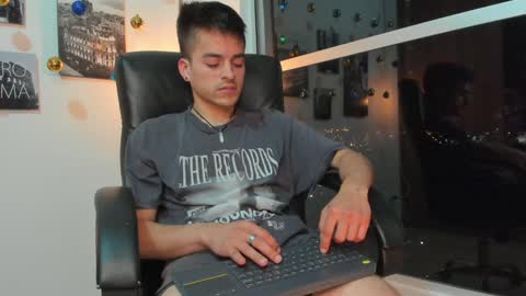 JACOB STONES online show from December 7, 12:57 am