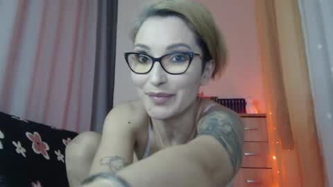 Jada online show from April 16, 10:01 pm