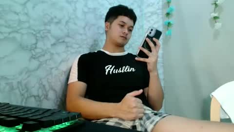 jade_halo online show from April 19, 6:10 pm