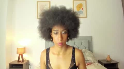 Snapshot of jade_obi chatting on October 7, 3:52 pm Jade smile online show from October 7, 3:52 pm