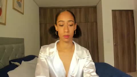 Snapshot of jade_obi chatting on October 22, 3:57 pm Jade smile online show from October 22, 3:57 pm