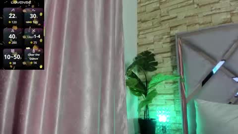 jade white  online show from September 22, 12:42 pm