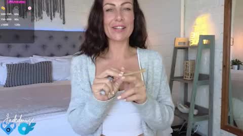 Jade online show from November 18, 6:38 am