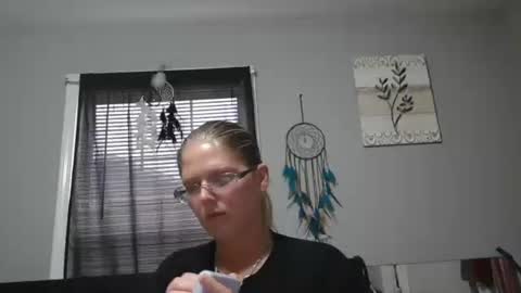 JadeLuv online show from November 9, 8:00 pm