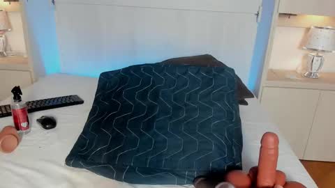 JADE online show from October 10, 8:57 pm